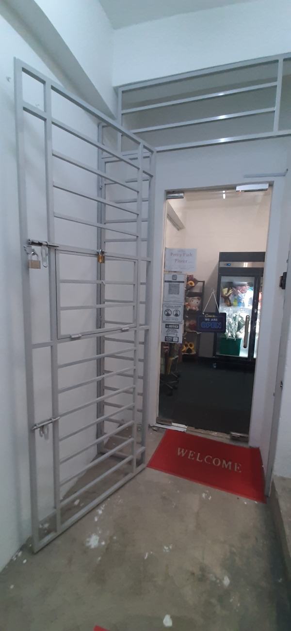 Side-door entrance with grille gate